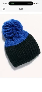 NUEVO CON ETIQUETAS Free People Color Block Pom Gorro Negro Azul Talla Única Venta al por menor $48 - Imagen 1 de 1
