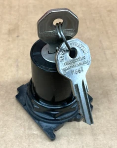 Eaton E34KPB2 30.5mm Selector Switch Key Operator - Picture 1 of 3
