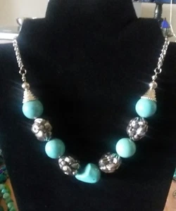 Collar estilo navajo con cinco piedras turquesas - Imagen 1 de 5