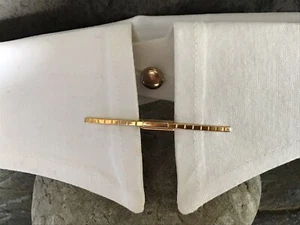Vintage SWANK Collar Holder Clip Stay Bar Gold Plated Ribbed - Imagen 1 de 7