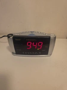 EMERSON RESEARCH ALARM CLOCK AM/FM RADIO SMART SET TIME PROJECTION MODEL CKS3516 - Picture 1 of 11