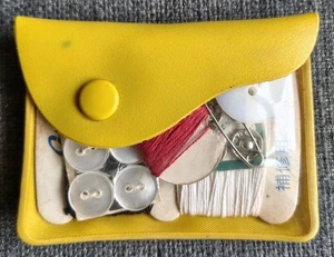 Reise Nähset Knopf Handtasche kleine Schere Knöpfe Nadeln Faden Japan - Bild 1 von 9