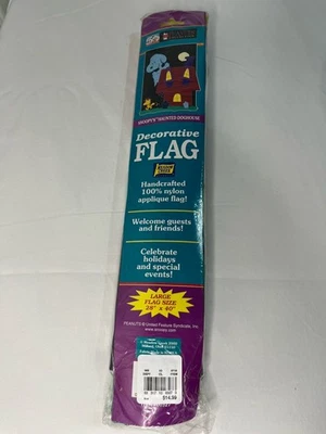 Peanuts Snoopy’s Haunted Doghouse Decorativa Halloween Jardín Patio Bandera 28”x40” Foto 1 de 2