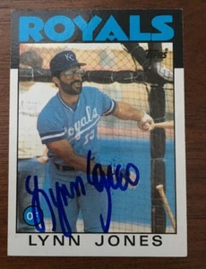 LYNN JONES 1986 TOPPS AUTOGRAPHED SIGNED AUTO BASEBALL CARD 671 ROYALS - Picture 1 of 1