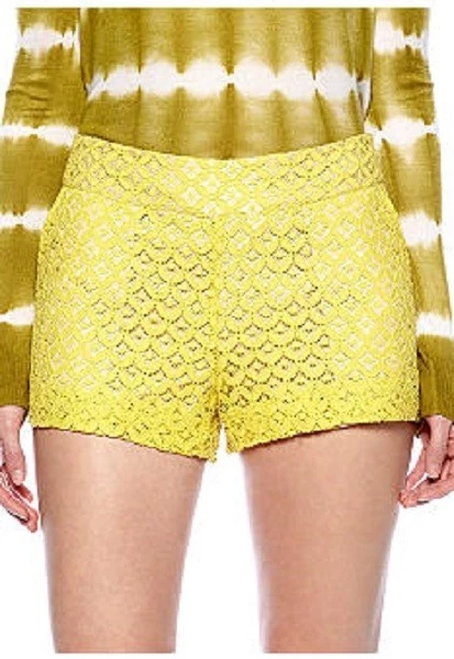 Pantalones cortos Kensie Sunglow amarillos de encaje con bolsillos delanteros inclinados, talla 6 - Precio de venta sugerido por el fabricante 79 USD Foto 1 de 1