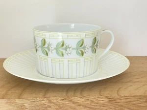 Superbe Tasse à thé en porcelaine de Limoges signée BERNARDAUD Modèle Dorique - Picture 1 of 7