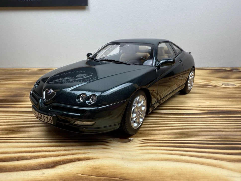 Norev 1/18 - Alfa Romeo Gtv 2001 Coventry Green 1:18 - NV187842 - [Neuf] - Photo 1/4