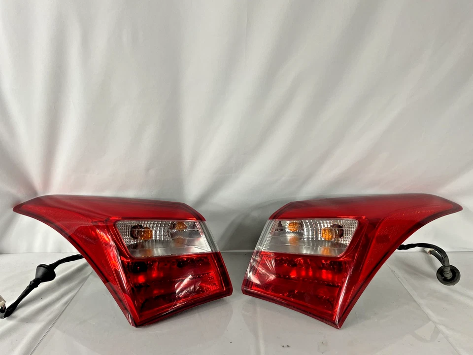 Par de luces traseras exteriores Hyundai Elantra GT 2013 14 15 16 17 18 19 20 - OEM Foto 1 de 4