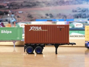 ATHEARN RTR 20' TRAC LEASING CHASSIS & Walthers 20' XTRA BOX CONTAINER HO SCALE - Picture 1 of 8