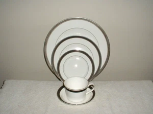 Wedgwood Metropolis 5 Piece Place Setting - Picture 1 of 4