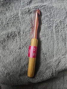 Susan Bates Silvalume Bamboo Handle Aluminum Crochet Hook-Size N15/10mm - Picture 1 of 2