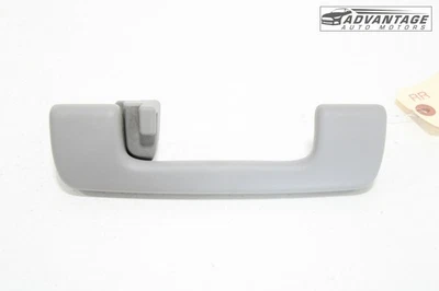 2019 CHEVROLET SILVERADO 1500 LD ЗАДНЯЯ ПРАВАЯ РУЧКА ЗАХВАТА ХЕДЛАЙНЕРА КРЫШИ ОТ ОРИГИНАЛЬНОГО ПРОИЗВОДИТЕЛЯ - Изображение 1 из 4