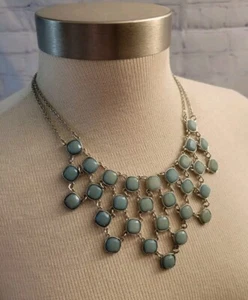 Collar llamativo New York & Co tono plateado azul claro verde - Imagen 1 de 4