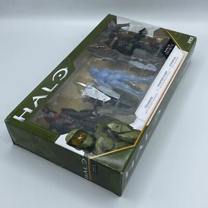 World of Halo Tovaras Hyperius Active Camo Master Chief 3.75" Action Figure Set - Picture 1 of 5