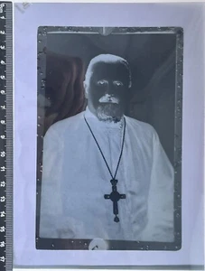 NEGATIVE OLD PHOTO PRIESTS RELIGION CHURCH #1075 - Picture 1 of 4