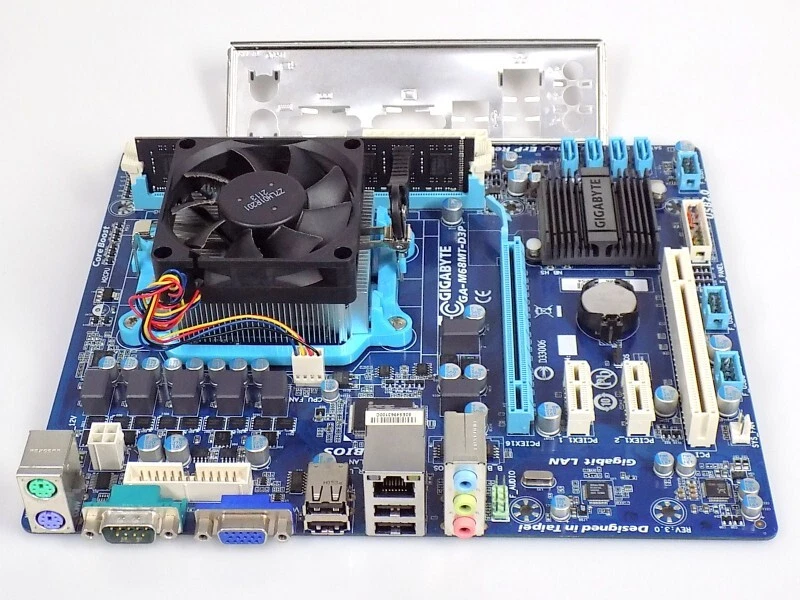 Mainboard CPU RAM Bundle: Gigabyte GA-M68MT-D3P + 4GB DDR3 + AMD Athlon X2 270 - Bild 1 von 1
