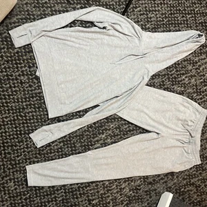Outdoor Voices CloudKnit Set felpa con cappuccio e joggers grigio usato in ottime condizioni $170 vendita al dettaglio piccolo/medio - Foto 1 di 6