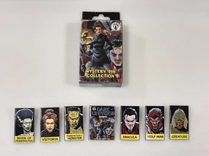 2025 Epic Universe Dark Universe Mystery Pin Collezione 7 pin Chaser scegli - Foto 1 di 9