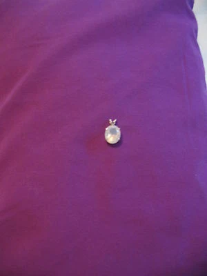 Colgante de ópalo en montura de plata de ley - Piedra de corte ovalado de 3,5 quilates - ¡Hermoso! Foto 1 de 4