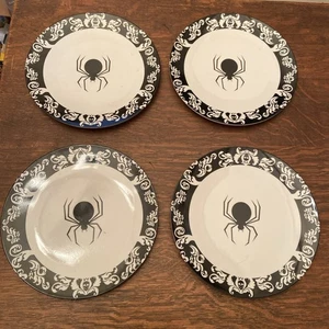 Set of 4 Spider & Web Black & White Halloween Plastic 9" Plates Ships Fast - Picture 1 of 2
