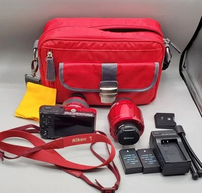 Cámara Nikon 1 J1 con 2 baterías, cargador, accesorios y bolsa B25 Foto 1 de 4