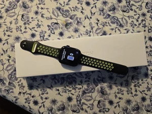 Apple Watch Series 10 GPS 46mm avec Bracelet Sport M/L Noir de Jet MWWQ3LW/A Modèle 2024 - Photo 1 sur 6