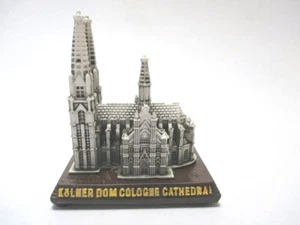 Base de madera Köln Dom Cologne Souvenir Poly Model Germany 6,5 cm - Imagen 1 de 9