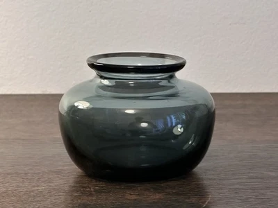 SF WMF Wilhelm Wagenfeld dickwandige Vase 7 cm turmalin Glas mid century - Bild 1 von 4