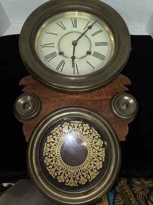 Antiguo reloj de pared Waterbury figura ocho en excelente estado Foto 1 de 4