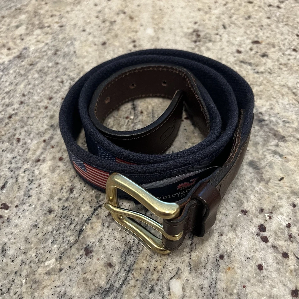 Cinturón Vineyard Vines Hombre 34 Bandera Americana Cinta Azul Algodón Tela Cuero Marrón Foto 1 de 4