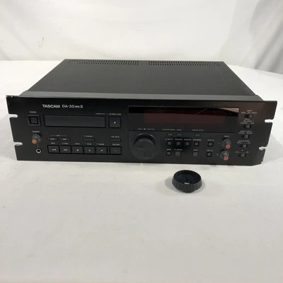 Grabadora de cinta de audio digital (DAT) con montaje en rack Tascam DA-30 MKII - Enciende Foto 1 de 4