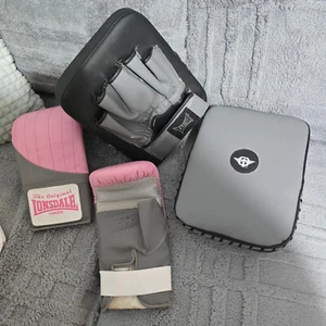 2 Tapout Kick Box Mitts Pads + 2 Lonsdale Boxing gloves practice Leather mitts - Picture 1 of 10