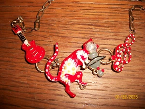 Betsey Johnson Red Cat, Gitarre und Musik Violinschlüssel Halsband Halskette - Bild 1 von 6