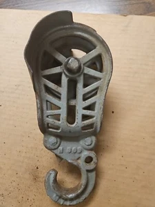ANTIQUE F.E. MYERS & BROS CAST IRON HAY TROLLEY PULLEY H303 ASHLAND OHIO - Picture 1 of 4