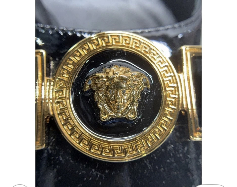 Bombas femininas VERSACE Medusa pretas biqueira quadrada tamanho 6 - Imagem 1 de 4