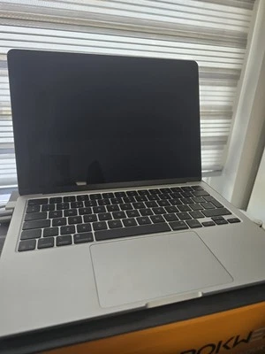 Apple MacBook Air 13-inch M4 Chip, 10-Core CPU, 8-Core GPU, 16GB RAM, 256GB SSD - Image 1 of 4