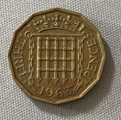 1963 UK Great Britain 3 Pence Thruppence Thrupenny Queen Elizabeth II Coin (63c) - Image 1 of 2