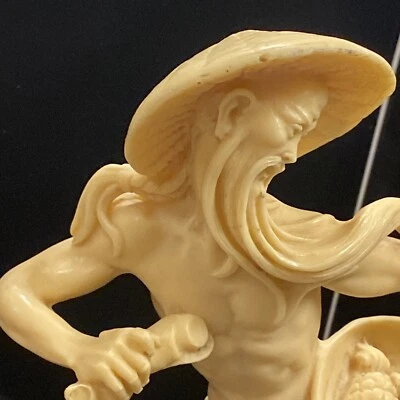 DE COLECCIÓN CHINO ASIÁTICO ANCIANO LLEVANDO PIÑA TALLADA RESINA ESTATUA BASE NEGRA 13" Foto 1 de 4