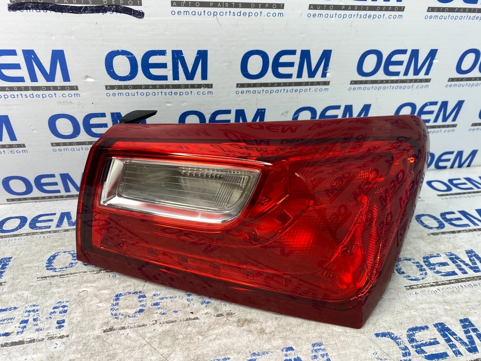 Luz trasera lateral derecha/pasajero Chevrolet Malibu 16-19 sin LED OEM Foto 1 de 4