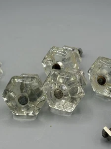Set Of 7 Vintage Clear Glass Cabinet/drawer Knobs - Picture 1 of 4