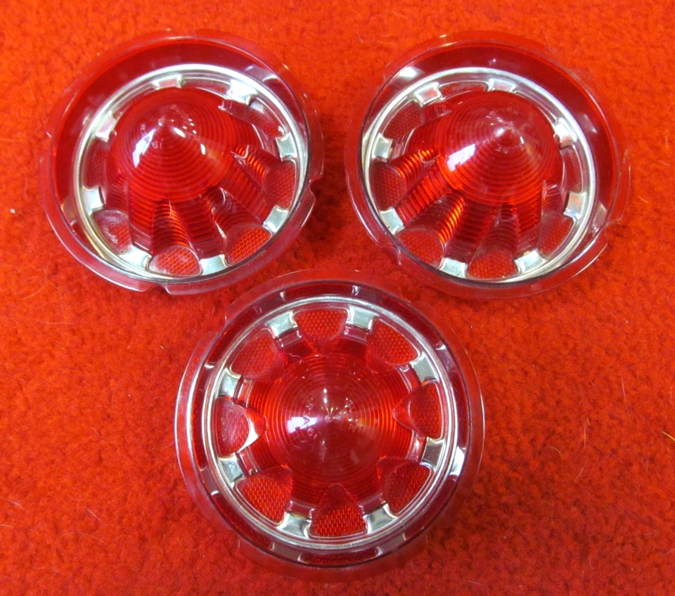 Juego de lentes de luz trasera Oldsmobile Dynamic 88 1961 NOS GM # 5952070 Foto 1 de 4