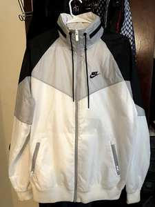 Nike Windbreaker - Picture 1 of 5