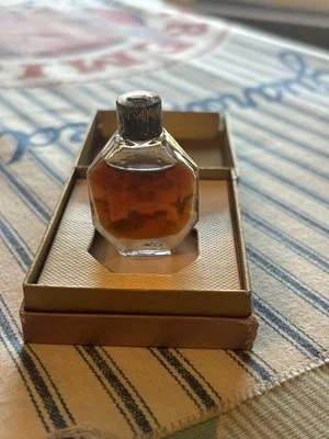 Surrender Parfum Mini 1.25 Dram By Ciro Vintage Caja Rosa Viaje Descontinuado Foto 1 de 4