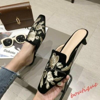 Zapatillas florales para mujer punta puntiaguda bordadas tacones de gatito informales fiesta mulas Foto 1 de 4