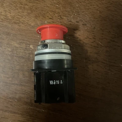 Botón de parada de emergencia GE CR104P NEMA A600 Foto 1 de 3