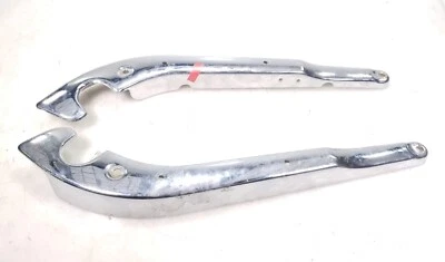 Пара задних левых и правых стоек крыла 2001 Suzuki Marauder VZ800 M50 - Изображение 1 из 4