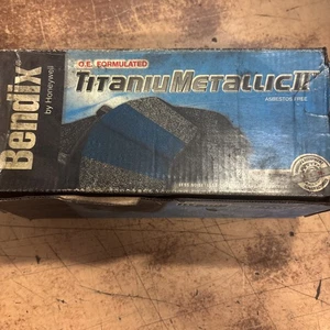 Front Semi-Metallic Brake Pads Set For 2002-2004 Ford F-150 MKD702 - Picture 1 of 6
