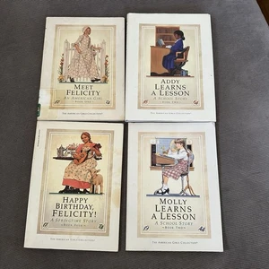Lot Of 4 American Girl Doll Books - Felicity, Addy, Molly - Foto 1 di 13