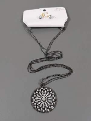 Charming Charlie Gray Medalhão Strass Colar Corrente Longa Conjunto de Brinco NOVO - Imagem 1 de 4