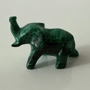 Kleiner grüner Malachit Elefant Rüssel hoch Glück Figur Nachlass Fund schön - Bild 1 von 10